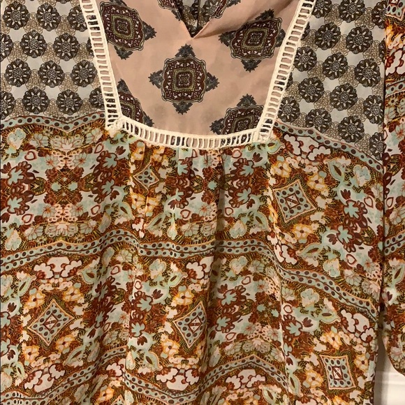 Figueroa & Flower Top - Picture 2 of 6